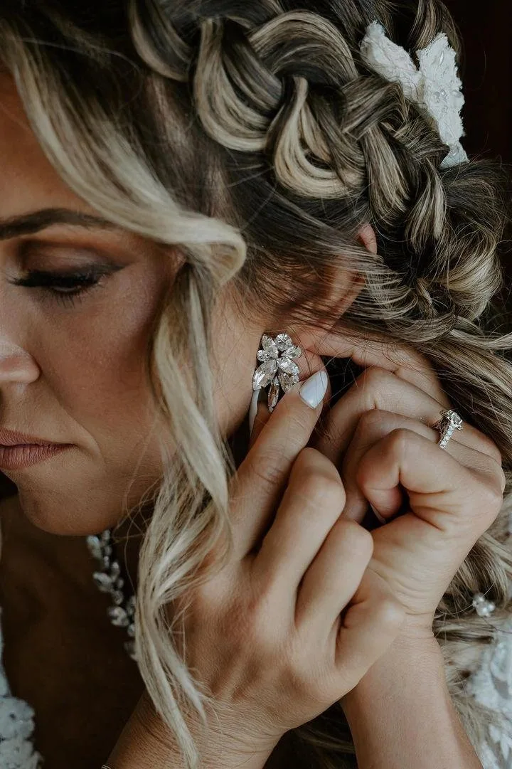 Bridal hair and airbrush makeup by VO evolution — photograph 2