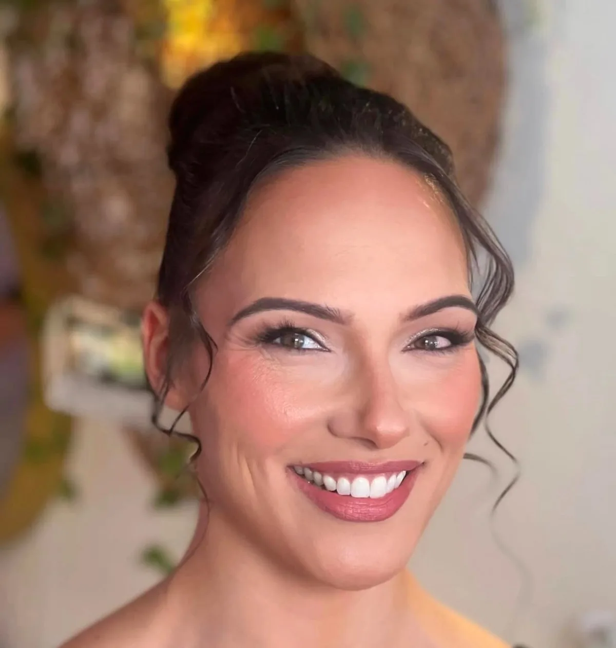 Bridal hair and airbrush makeup by VO evolution — photograph 16